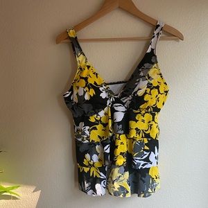 MagicSuit Bathing Suit Top: Size 16